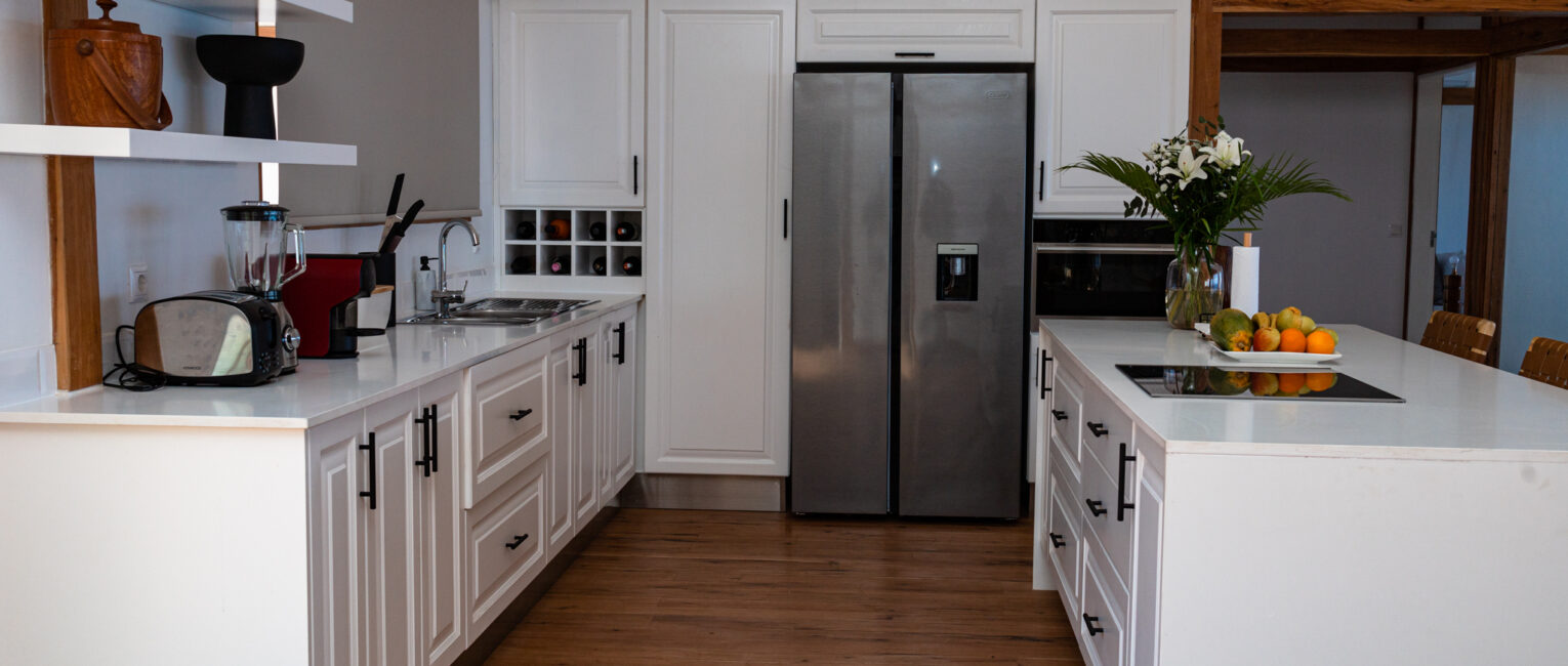 Aloha 08 -A fully equipped kitchen featuring state-of-the-art appliances.